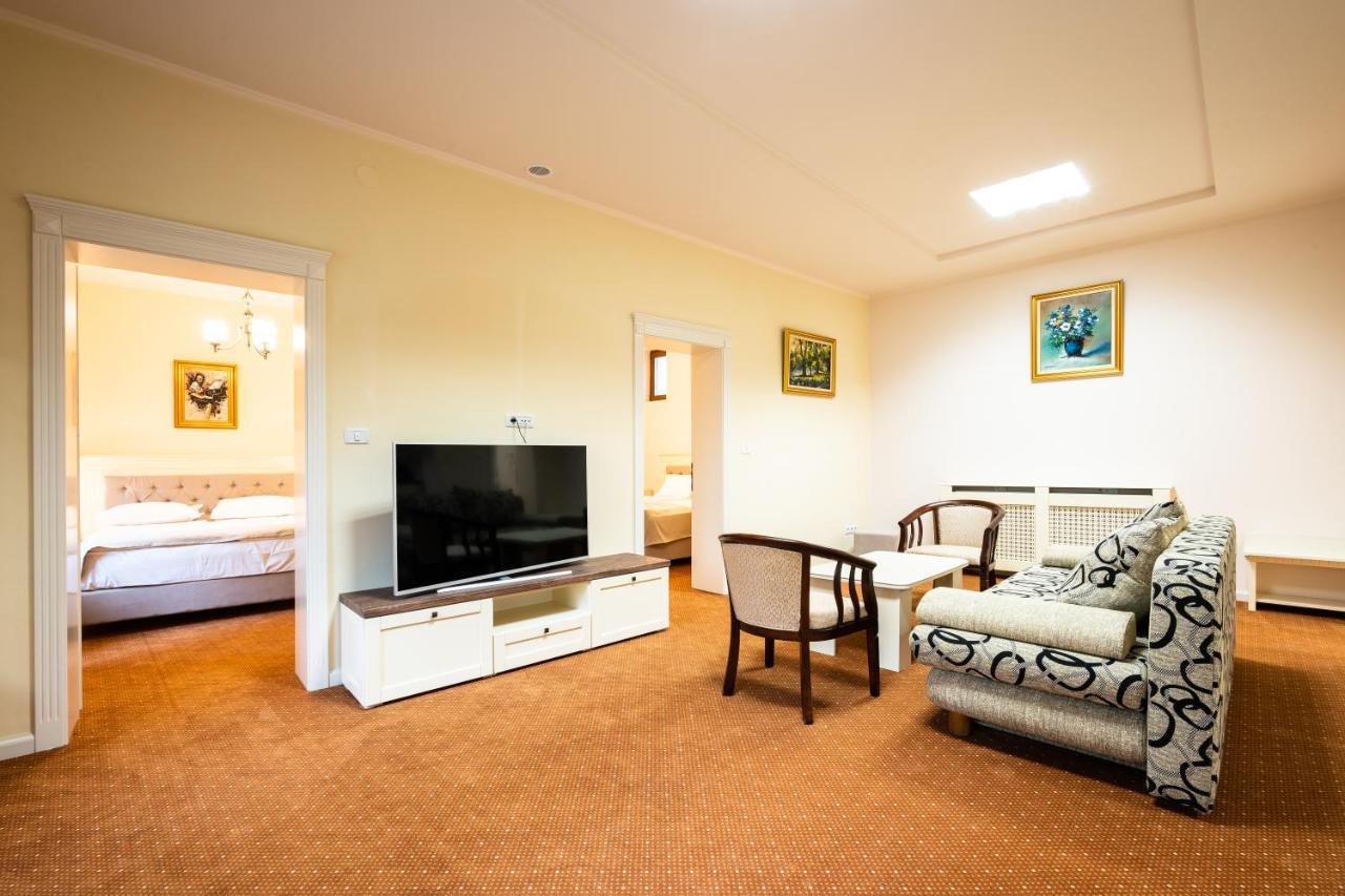H Apartment