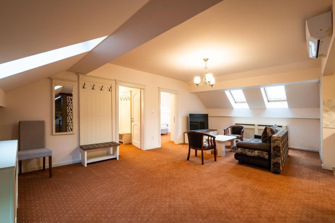 Apartment H