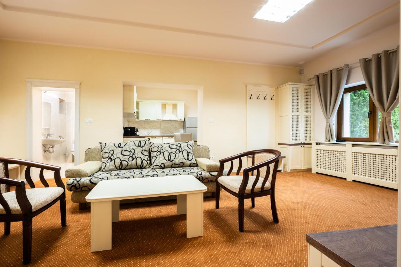 H Apartment *